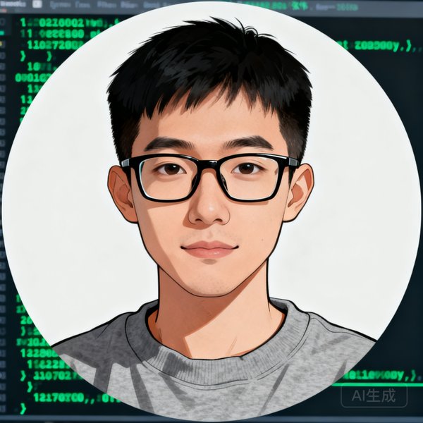 人人体育技术合伙人张伟的圆形头像，戴黑框眼镜的年轻男性，穿着灰色卫衣，背景为代码屏幕
